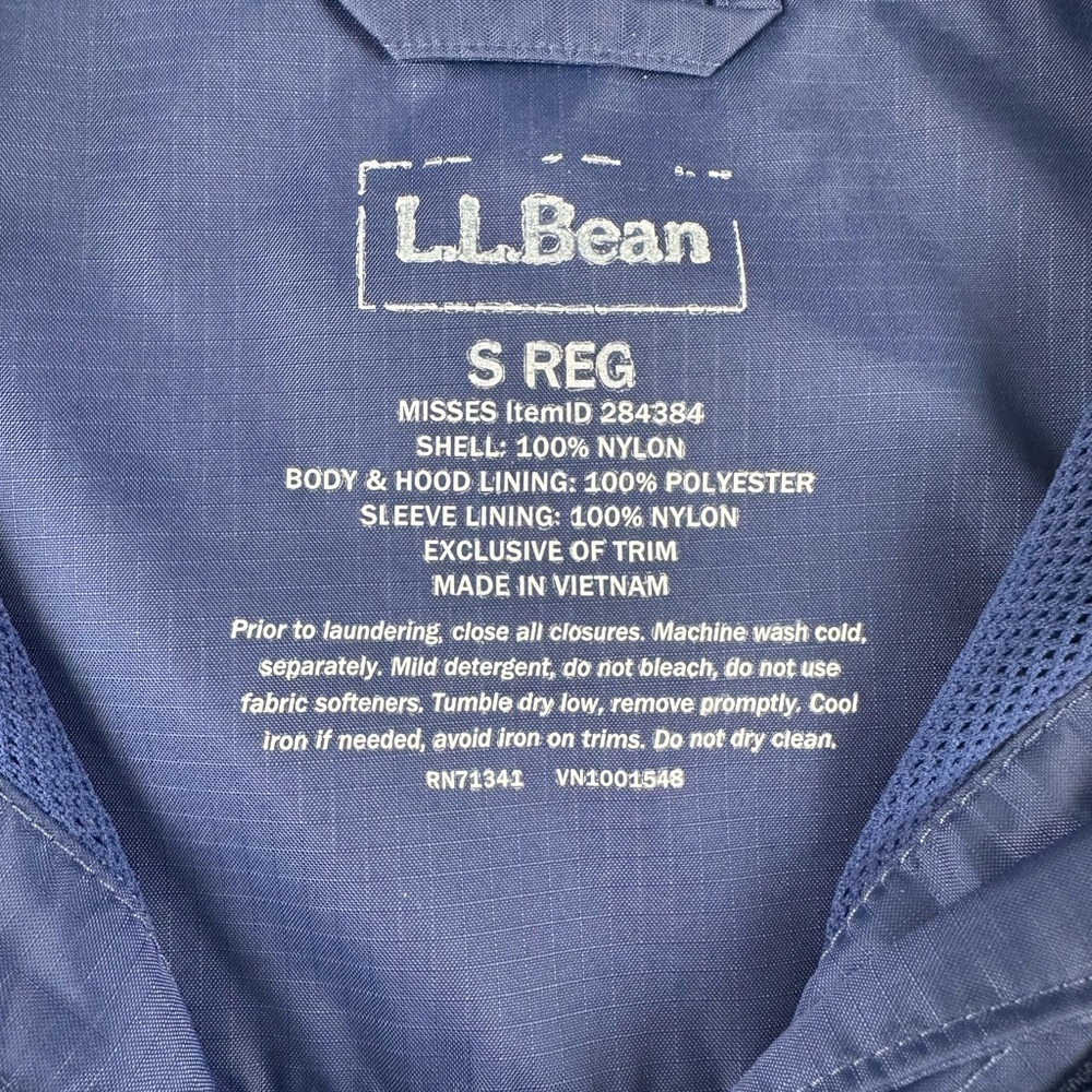 L.L. Bean Women’s Blue Rain Jacket - Picture 6 of 7
